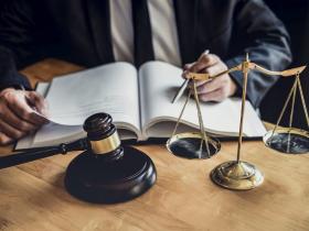 Реалізація прокурором права на оскарження судових рішень з підстав порушення права обвинуваченого (засудженого) на захист
