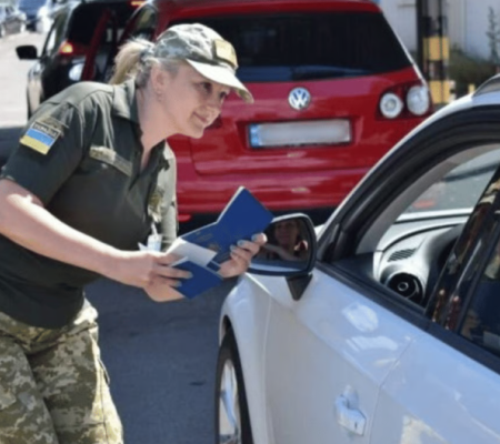 Перетин кордону жінками-депутатами місцевих рад та чоловіками 18-22 років: у МВС надали офіційне роз'яснення