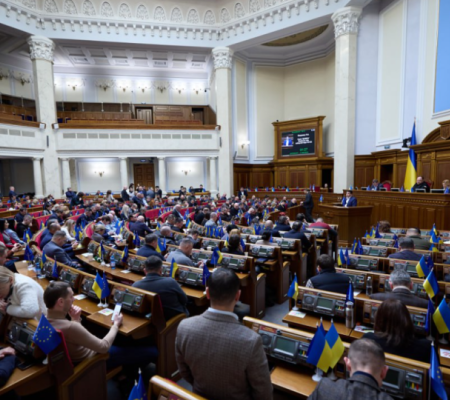 Продовження воєнного стану та мобілізації, збільшення видатків на оборону: за що проголосувала Верховна Рада