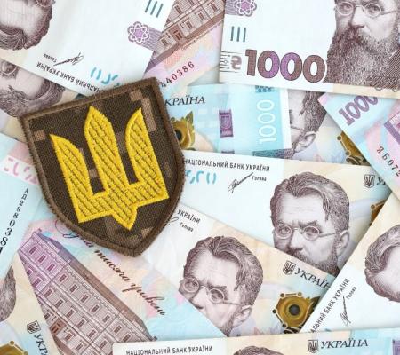 Які пільги та надбавки мають військові пенсіонери та ветерани війни у 2025 році