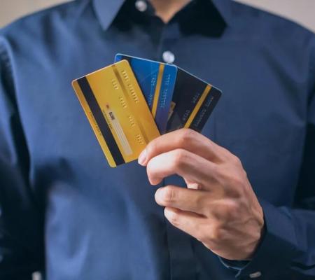 Осіб, які передають свої банківські картки іншим, візьмуть під контроль, - Данило Гетманцев