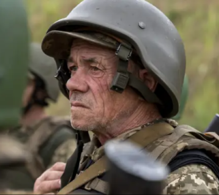 Мобілізація чоловіків 50+: чи є обмеження для військової служби та за яких умов відбувається призов