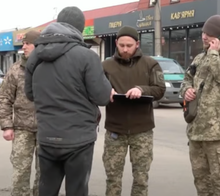 Паперові повістки ТЦК більше не надсилатимуть: адвокат розповів, що змінюється в процедурі мобілізації