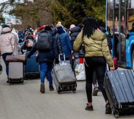 За кордоном перебуває понад 5,8 млн українців, які були змушені залишити Батьківщину внаслідок війни - Мінсоцполітики