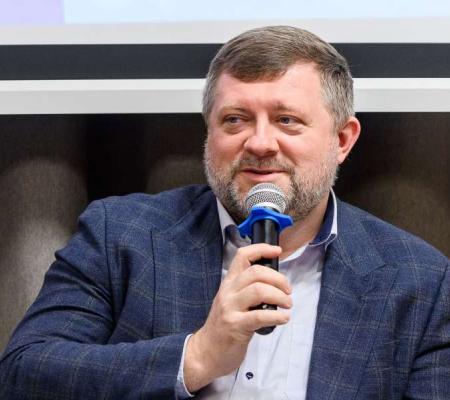 Ми досягли консенсусу щодо неможливості проведення виборів під час воєнного стану, - Олександр Корнієнко