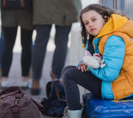 Підйомна допомога 50 000 грн для дітей та молоді, повернених із депортації чи ТОТ - деталі від Мінсоцполітики