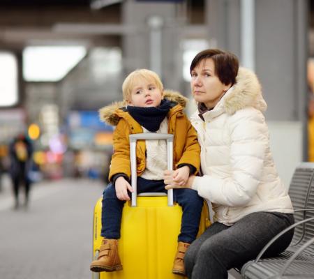 Хто може вивезти дитину за кордон під час війни у 2026 році: роз’яснення ДПСУ