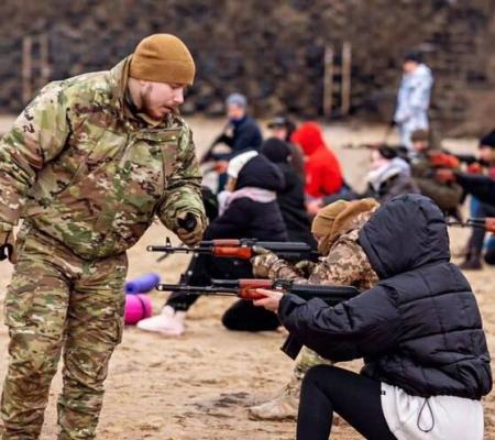 Студентів та школярів будуть готувати до національного спротиву: Верховна Рада прийняла відповідний Закон