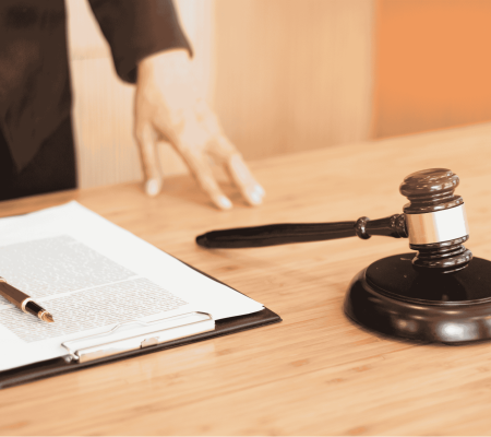 Навіщо потерпілим у кримінальному провадженні адвокат і хто може отримати його послуги безкоштовно