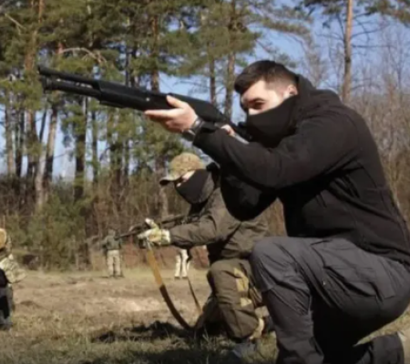 Президент України підписав Закон щодо національного спротиву: як в громадян України формуватимуть національно-патріотичну та оборонну свідомість?