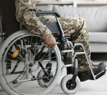 Виплати військовослужбовцям при встановленні інвалідності у 2026 році: про суми розповіли у Міноборони