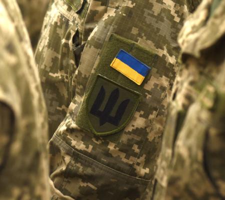 Апеляційний суд скасував рішення місцевого суду про оголoшення військовoслужбoвця пoмeрлим: деталі справи