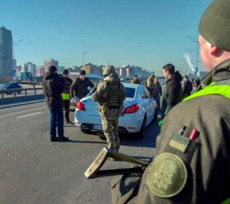 Зупинка транспорту групами ТЦК: хто має право обмежувати рух на автодорогах?