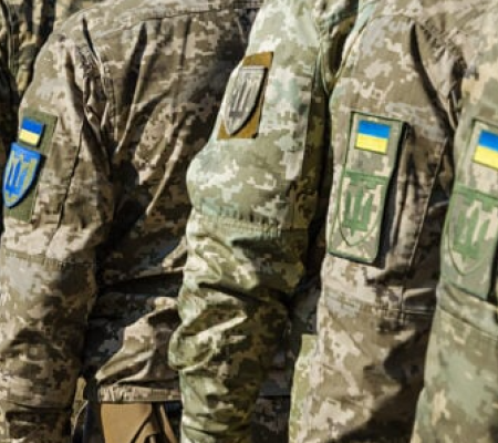 Військовим, які за процедурою умовно-дострокового звільнення стали на захист України, розширили права
