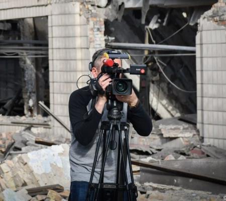 За чотири роки й сім місяців повномасштабної війни росія скоїла 977 злочинів проти журналістів і медіа - ІМІ