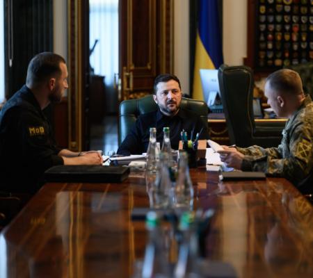 Після доповіді міністра оборони та Головнокомандувача ЗСУ Зеленський анонсував нові рішення та далекобійні операції