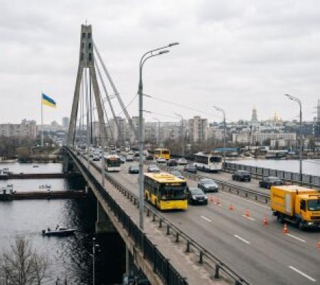 Будівництво водних переправ через Дніпро та облаштування укриттів: про результати засідання Ради оборони Києва розповів Кличко