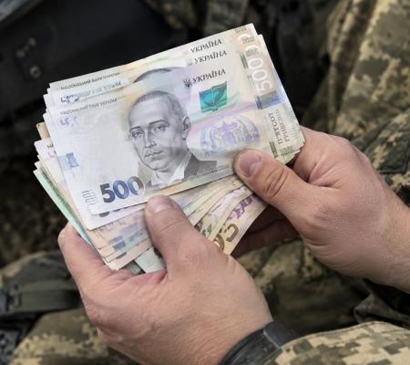 Кошти зниклого безвісти або полоненого військового: що відбувається з грошовим забезпеченням і як родині контролювати виплати