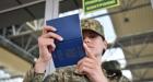 Набрали чинності зміни, які скасовують обмеження на перетин кордону для жінок - держслужбовиць