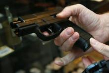Рада розгляне законопроект про надання адвокатам права на травматичну зброю 