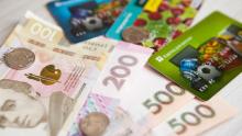 Готівка чи банківська картка: рекомендації для громадян України, які евакуюються за кордон