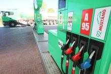 Уряд стабілізує ситуацію на паливному ринку: Шмигаль заявив про зниження цін на преміальне паливо