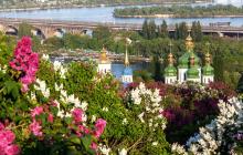 Перерахунок пенсій, зміна оподаткування, нові правила розмитнення - що чекає на українців у квітні