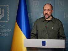 Додаткові виплати для переселенців: прем'єр-міністр розповів хто отримає гроші