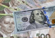 НБУ встановив новий курс гривні до долара і вжив додаткові заходи для збалансування валютного ринку: деталі
