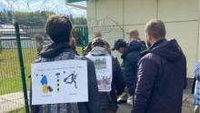 Студенти іноземних університетів, яких не випустили з України на навчання, виграли перші справи у судах