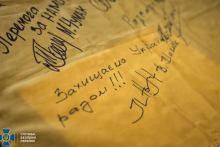 Стала відома доля прапора, за який росіяни побилися з українським депутатом (фото)