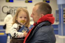 Як оформити дитині український закордонний паспорт, якщо вона народилась за кордоном: коротка інструкція