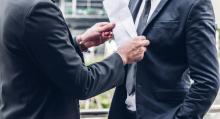 Зарплати у конвертах: податкова обіцяє велики штрафи роботодавцям