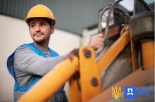  Які основні вимоги з охорони праці при експлуатації навантажувачів? 