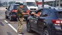 Виїзд дозволено: хто з чоловіків може залишити Україну під час дії воєнного стану?