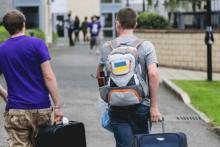 В Україні підліткам можуть заборонити самостійно виїжджати за кордон: законопроект