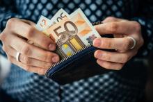 Перевірка доходів українських біженців: в ЄС посилюють контроль (відео)