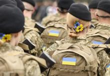 Жінки яких спеціальностей та професій повинні стати на військовий облік: повний список