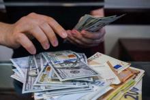 Банки та обмінники можуть безлімітно продавати готівкові долари і євро українцям - рішення НБУ