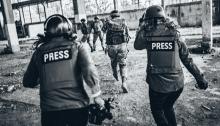 Журналісти на війні: які гарантії мають журналісти-фрілансери, які працюють у зоні бойових дій?