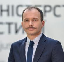 Корупціонерів можна спокійно відправляти воювати - міністр юстиції Малюська