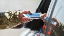 Що варто знати про пред'явлення військового квитка на кордоні: останні новини