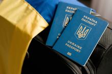 Українці за кордоном не зможуть оформити закордонний паспорт без військового обліку