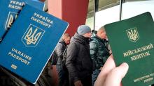 Тимчасове призупинення консульських послуг для чоловіків за кордоном: у МЗС надали відповіді на поширені питання