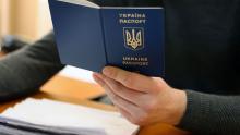 Кабмін заборонив пересилання за кордон паспортів для чоловіків призовного віку