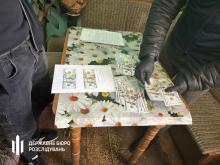 Прикордонниця за $9000 обіцяла переправити військовозобов’язаного за кордон - її затримано та повідомлено підозру