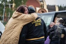 Через постійні ворожі обстріли на півночі Харківщини продовжується евакуація цивільних