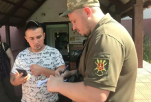Без військового квитка не надаватимуть адмінпослуги: для військовозобов’язаних "ухилянтів" готують обмеження (перелік)
