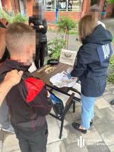 ДБР затримало сина посадовця Вінницького ТЦК, який вимагав $20 000 за оформлення виїзду за кордон