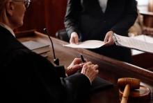 Відсутність захисника під час судового провадження - помилки, які призводять до скасування судового рішення